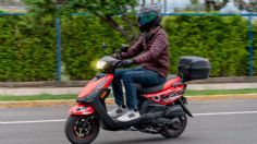 Esta motoneta Vento es barata, fácil de aprender manejar y puede ser útil en los negocios de comida