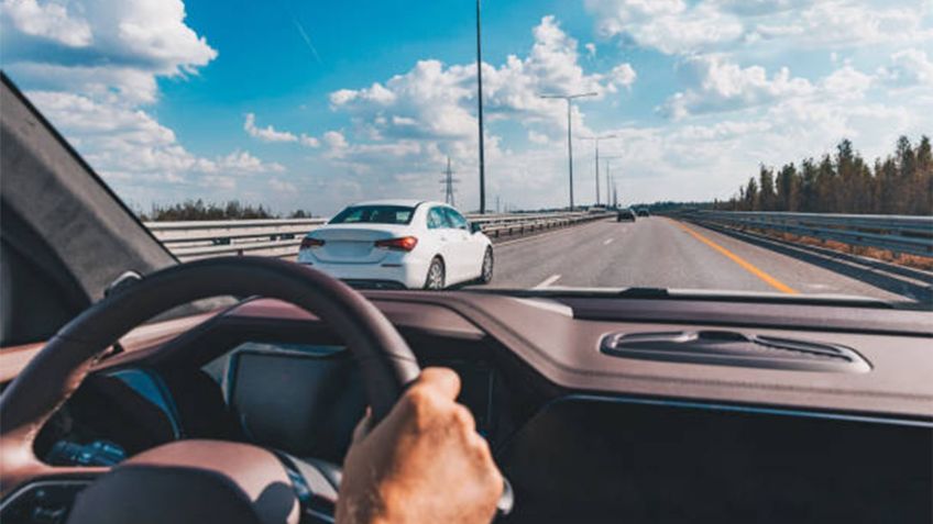 ¿Cómo ahorrar gasolina al conducir en carreteras de larga distancia?