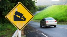 ¿Cómo manejar en carreteras con pendientes sin sobrecalentar los frenos?