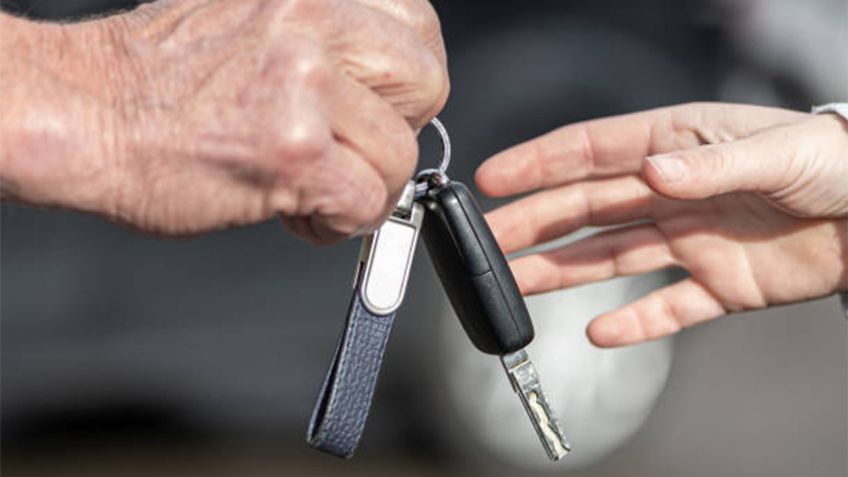 ¿Cómo cambiar la propiedad de un auto usado en México?