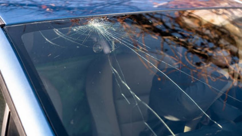 Conducir con el parabrisas estrellado: un riesgo mayor al que parece