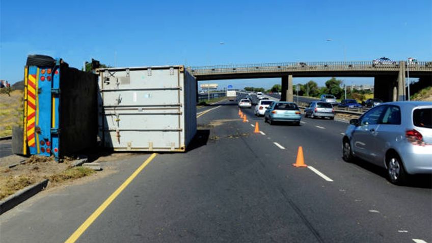 ¿Qué hacer si un vehículo pesado pierde el control frente a ti?