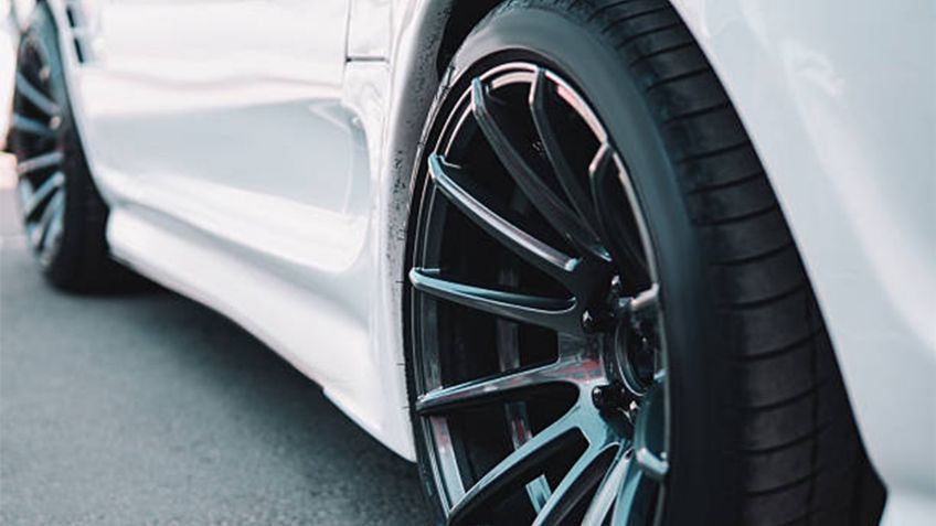 ¿Por qué hay neumáticos más anchos que otros?