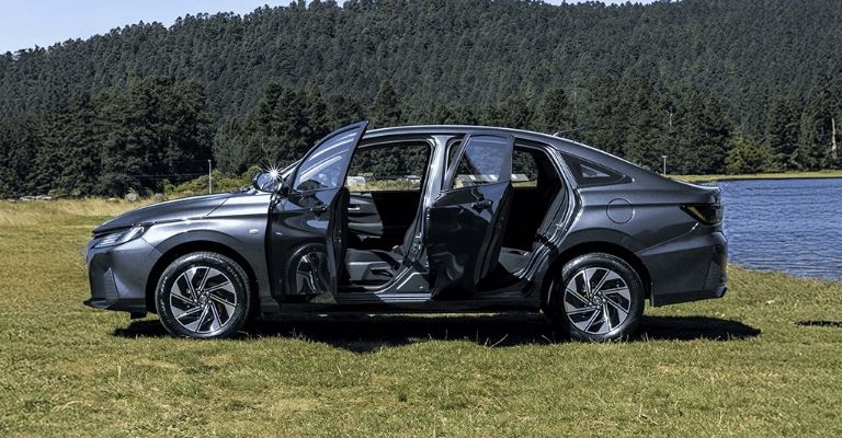 Yaris Sedán HEV 2026