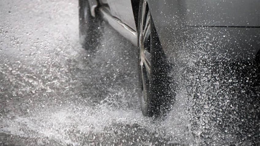 Cómo evitar que tu auto se patine al conducir sobre pavimento mojado: tips para manejar con lluvia
