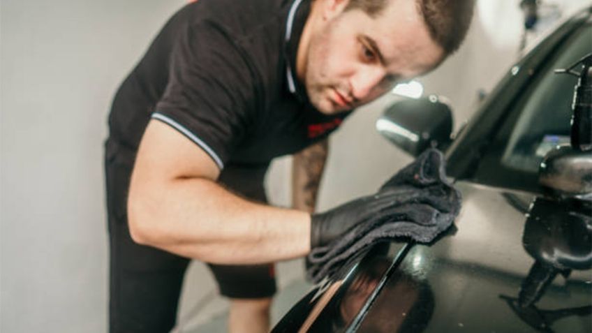 ¿Cómo identificar una reparación de pintura mal hecha en autos usados?