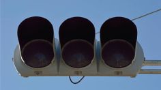 ¿Qué hacer si no funciona el semáforo de una avenida?