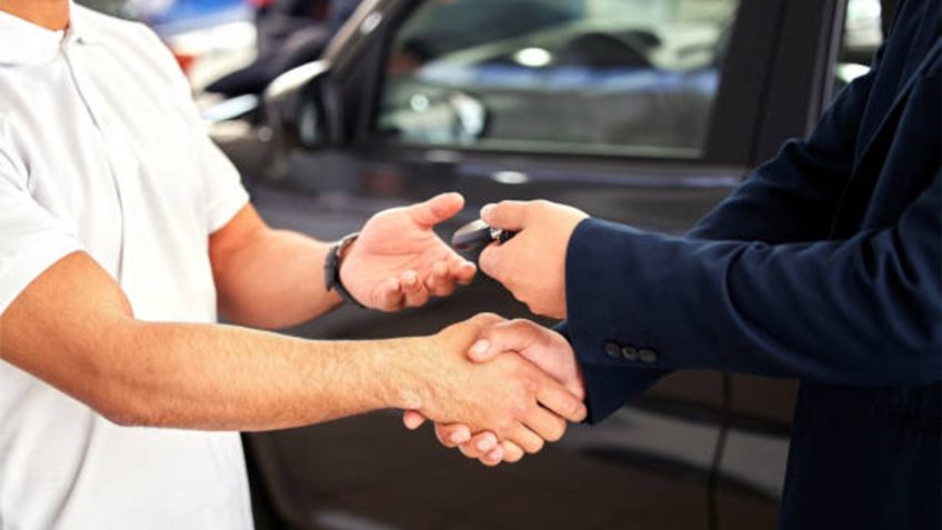 ¿Cómo transferir la factura de un auto correctamente al nuevo dueño?
