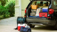 ¿Cómo asegurar correctamente el equipaje en el techo o cajuela del auto?