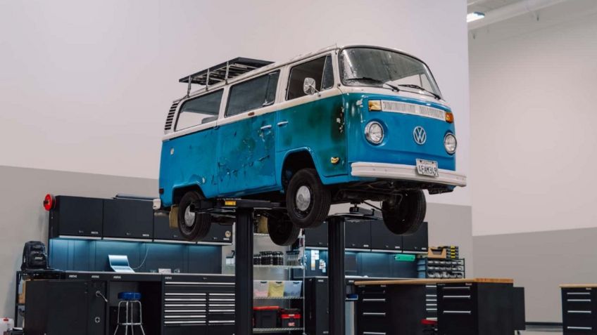 VW restaura una combi, que fue de los autos sobrevivientes en los incendios en california