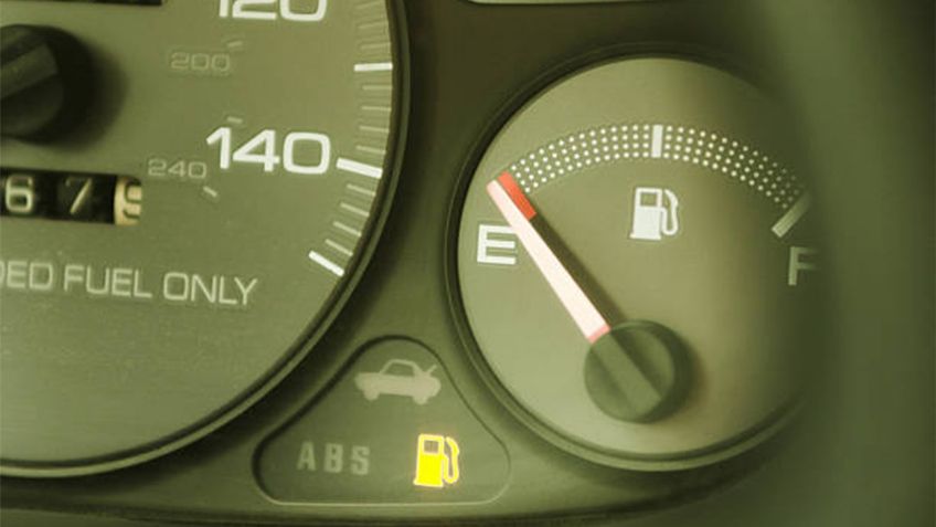 ¿Cómo afecta la batería defectuosa al consumo de gasolina del auto?