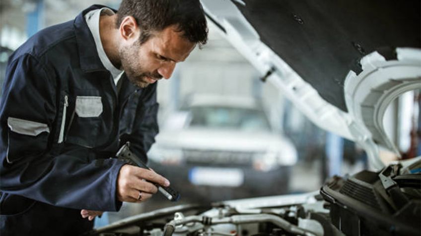 ¿Por qué algunos autos consumen más gasolina justo después de un servicio?
