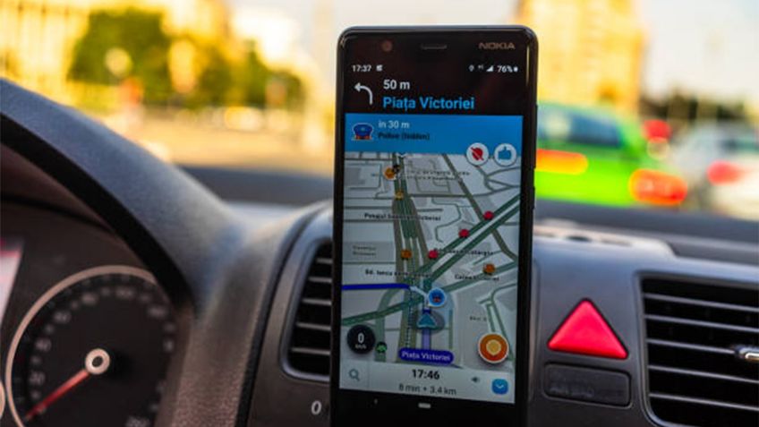 Ventajas de usar aplicaciones de navegación con alertas de peligro al conducir