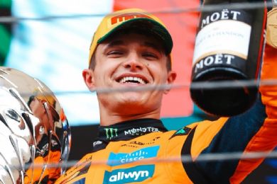 Lando Norris se lleva la victoria en un accidentado Gran Premio de Brasil 2025