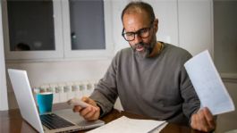 Foto que representa a ¿Se puede deducir un auto registrado a nombre de un socio o familiar? Reglas del SAT