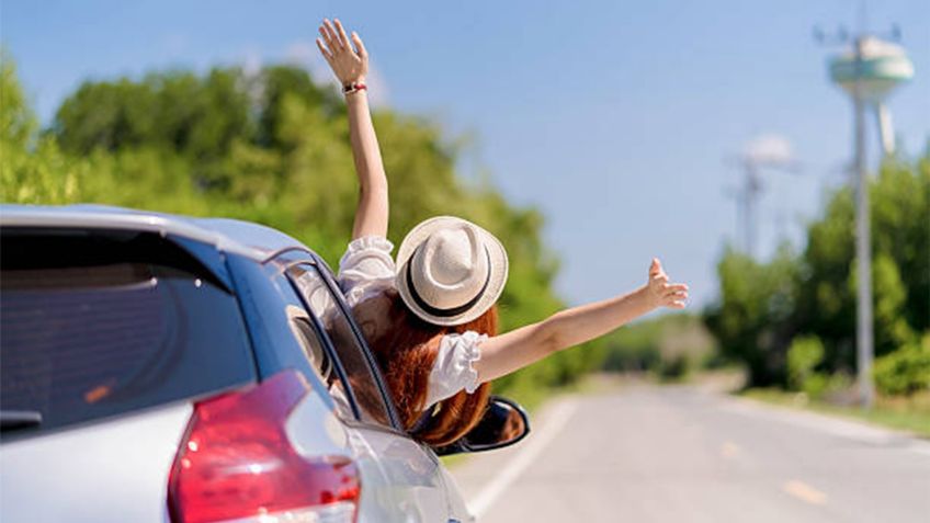 ¿Por qué tu auto gasta más gasolina cuando manejas con las ventanas abiertas en carretera?