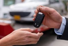 Foto ilustrativa de nota ¿Puede el SAT congelar tu cuenta o embargar tu auto por deudas fiscales?