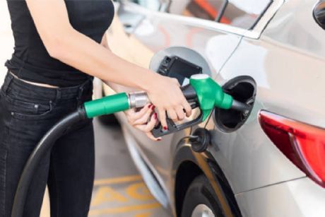 ¿Por qué no debes cargar gasolina cuando la manguera tiene burbujas o sonidos irregulares?