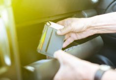 Foto ilustrativa de nota ¿Qué documentos necesitas para renovar tu tarjeta de circulación si tu auto no está a tu nombre?