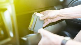 Foto que representa a ¿Qué documentos necesitas para renovar tu tarjeta de circulación si tu auto no está a tu nombre?