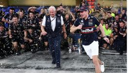 Foto que representa a Helmut Marko se despide de Red Bull