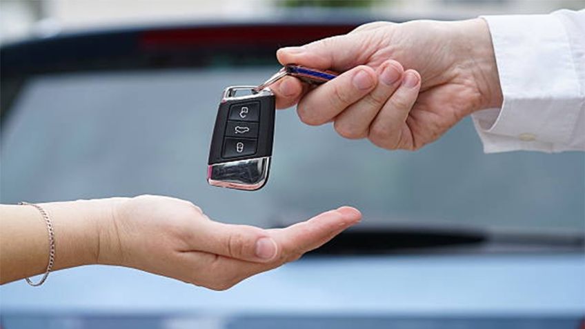 ¿Qué pasa fiscalmente cuando das tu auto como enganche para comprar otro?