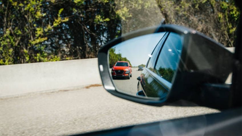 ¿Qué hacer si un auto te sigue o intenta cerrarte el paso?