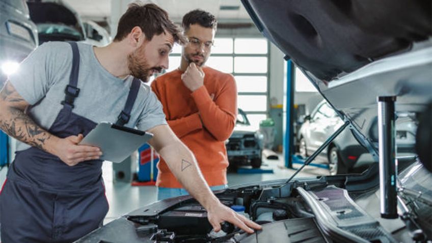 ¿Se puede deducir el mantenimiento del auto si está a nombre de otra persona?
