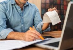 Foto ilustrativa de nota Errores frecuentes por los que el SAT rechaza deducciones de gasolina y servicios automotrices