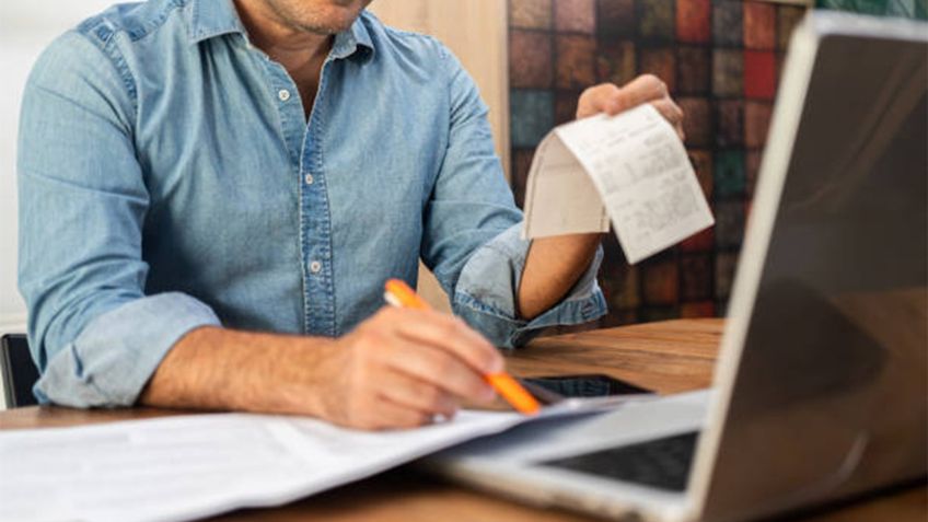 Errores frecuentes por los que el SAT rechaza deducciones de gasolina y servicios automotrices