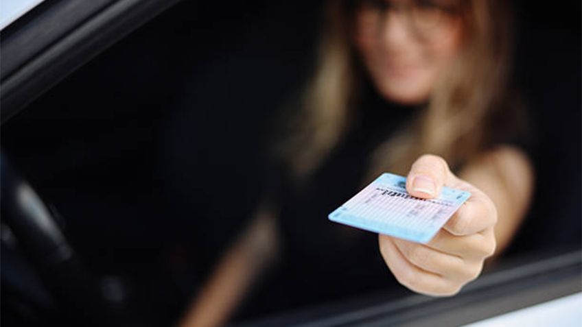 ¿Cómo verificar en línea si una tarjeta de circulación es auténtica?