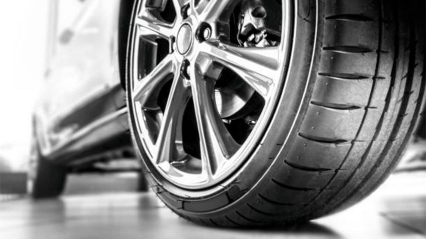¿Por qué algunos autos gastan más gasolina con llantas nuevas?