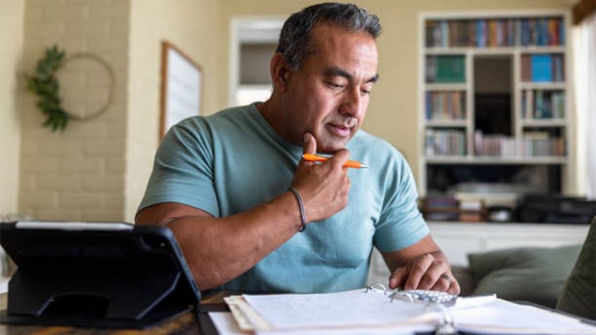 ¿Puedes deducir la tenencia y el refrendo vehicular ante el SAT?