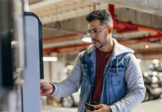 Foto ilustrativa de nota ¿Cómo acreditar gastos de estacionamiento y pensiones vehiculares como deducción fiscal?