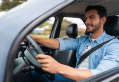 Foto ilustrativa de nota ¿Cómo prepararte para manejar si viajas solo por largas distancias?