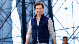 Foto que representa a "Checo" Pérez se burla de sus memes por carrera en Abu Dabi