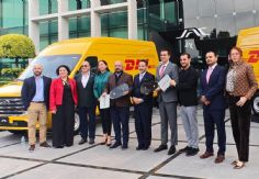 Foto ilustrativa de nota Grupo Andrade, DHL y JAC anuncian alianza para flotilla en logística de envíos