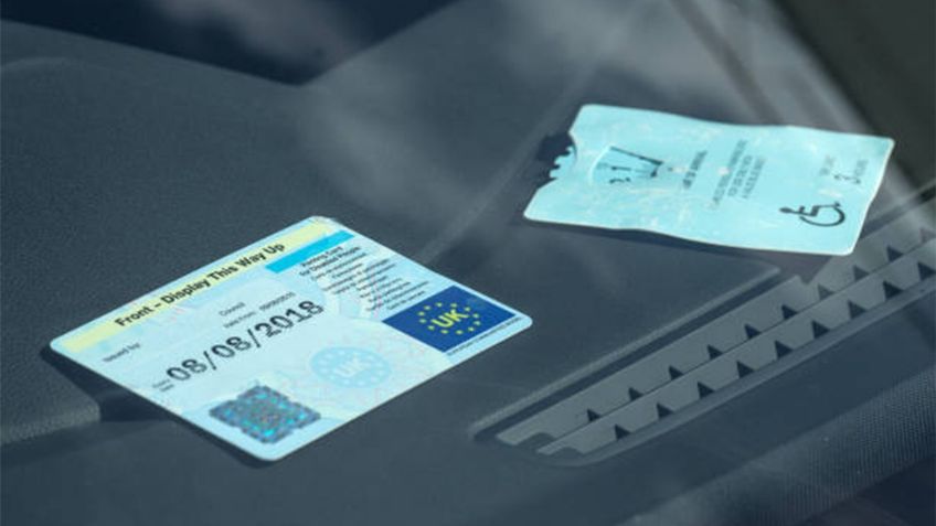 ¿Qué datos debe incluir una tarjeta de circulación y por qué debes revisarlos antes de manejar?