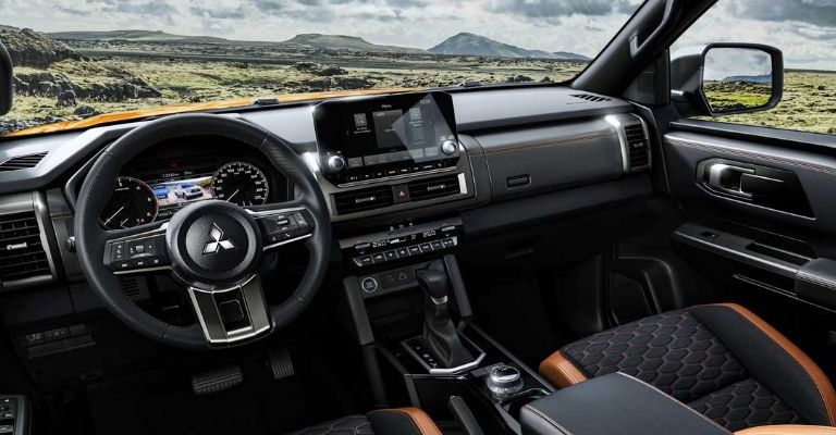 Interior de la L200 GSR