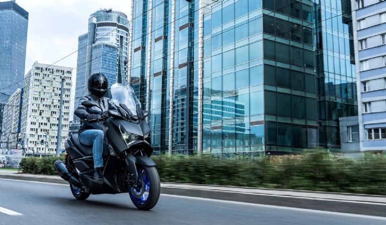 Yamaha XMAX 300 2025 Esto consume de gasolina