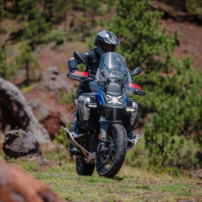 Cómo saber si debo ajustar la cadena de la moto
