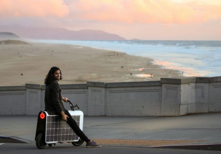 Lightfoot: Un scooter futurista y que necesita energía solar
