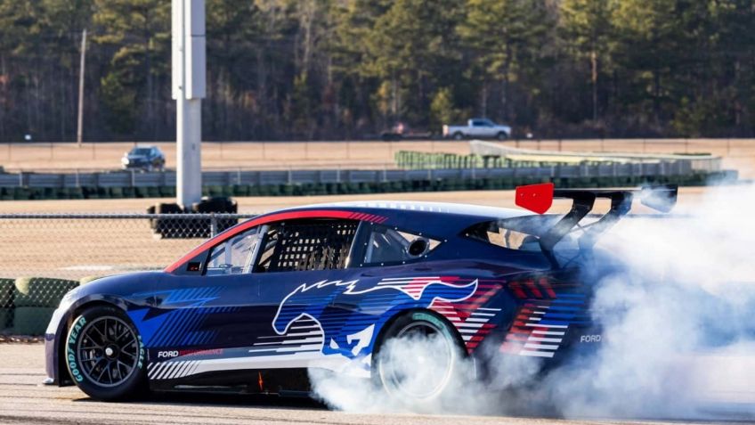 Ford Mustang Mach-E, la marca revela un prototipo para NASCAR y tiene 1,341 caballos de fuerza