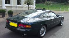 Este exclusivo Aston Martin es de Elton John, ahora es de lo más barato de usados deportivos