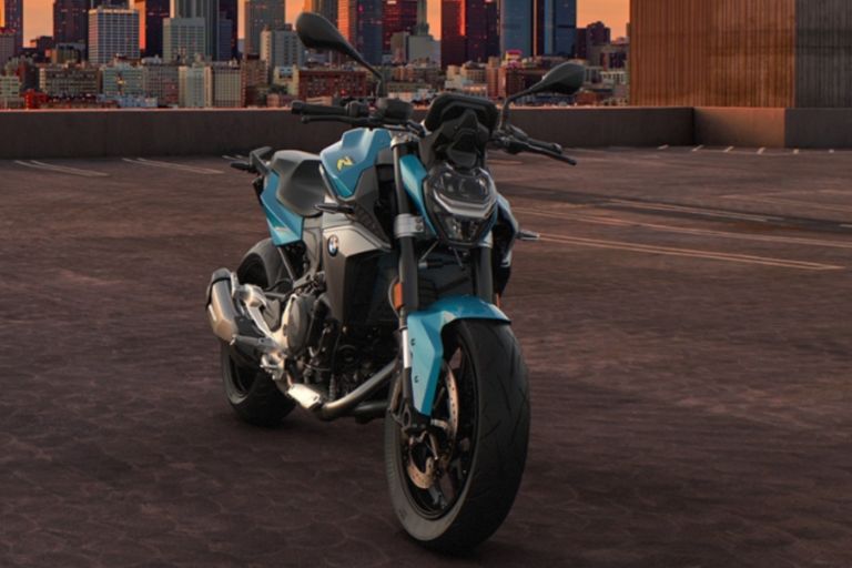 Características y especificaciones de la motocicleta BMW F 900 R 2025