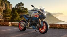 La BMW F 900 XR 2025 es una motocicleta cazadora de curvas y para trayectos largos
