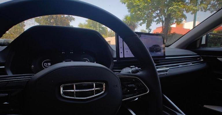 Interior Geely Emgrand 2025