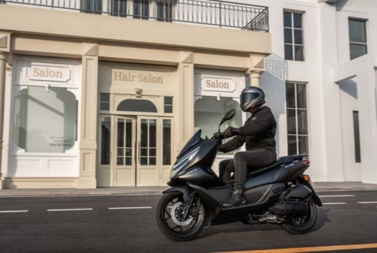 CFMoto 150SC modelo 2025 Un scooter elegante para esquivar el tráfico