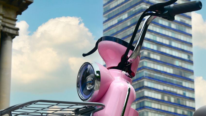 ¿Placas para las motos eléctricas en CDMX? Clara Brugada tiene una propuesta de reforma