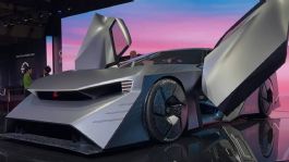 Foto que representa a Iván Espinosa, CEO mexicano de Nissan, confirma que el nuevo GT-R ya va en desarrollo